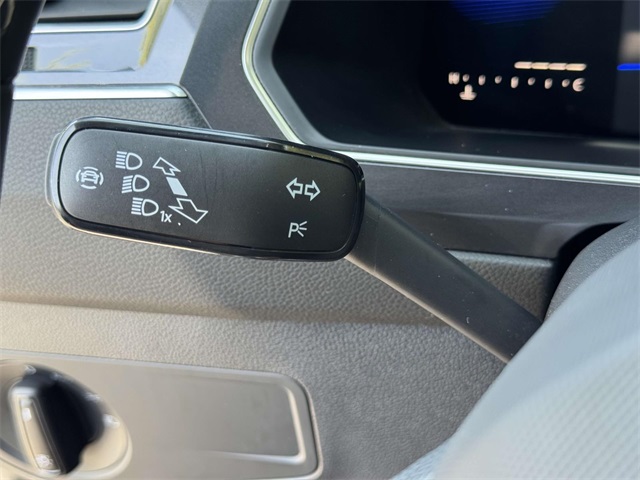 Vehicle image 16 of 31