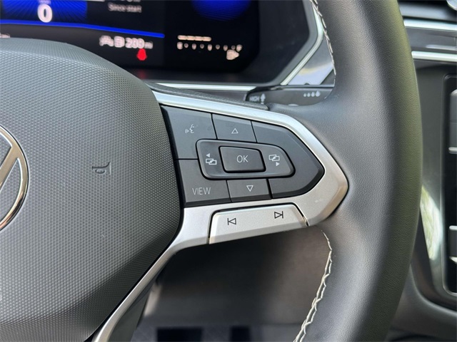 Vehicle image 15 of 31