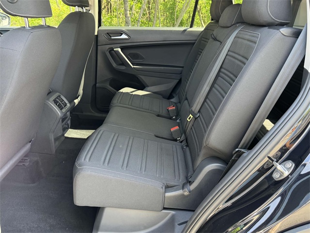 Vehicle image 25 of 31