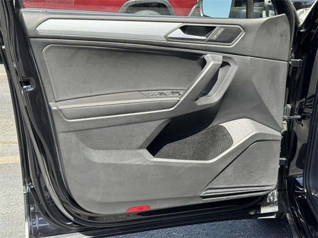 Vehicle image 26 of 31