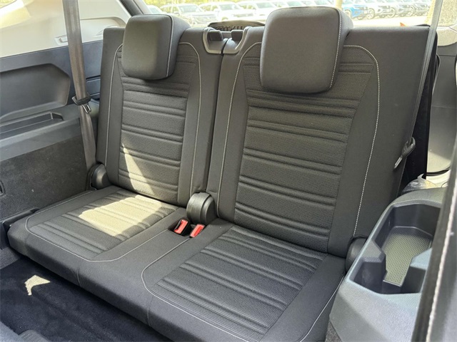 Vehicle image 24 of 31