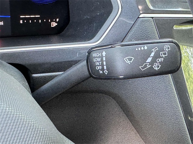Vehicle image 17 of 31
