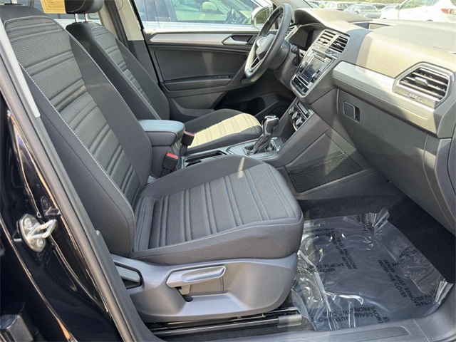 Vehicle image 21 of 31