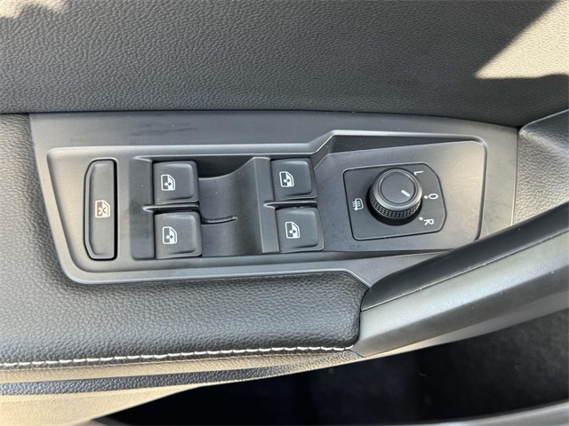 Vehicle image 27 of 31