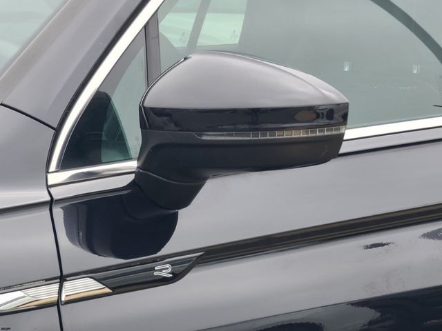 2022 Volkswagen Tiguan SEL R-Line