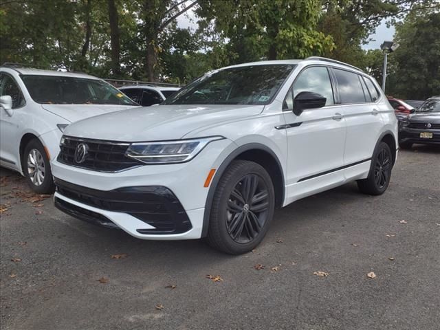 2022 Volkswagen Tiguan SE R-Line Black