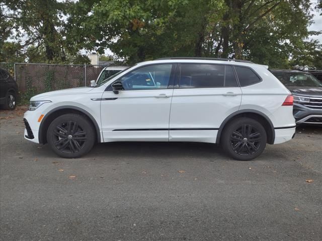 2022 Volkswagen Tiguan SE R-Line Black