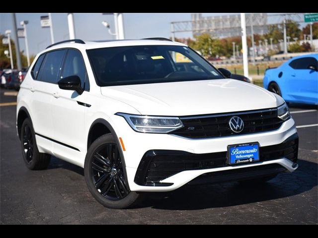 2022 Volkswagen Tiguan SE R-Line Black