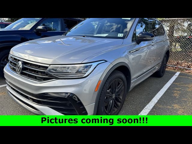 2022 Volkswagen Tiguan SE R-Line Black