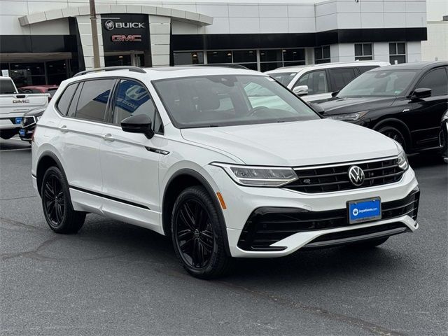 2022 Volkswagen Tiguan SE R-Line Black