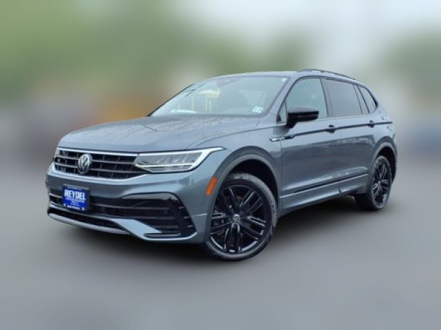 2022 Volkswagen Tiguan SE R-Line Black
