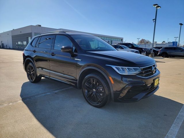 2022 Volkswagen Tiguan SE R-Line Black