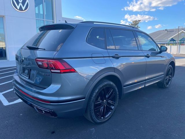 2022 Volkswagen Tiguan SE R-Line Black