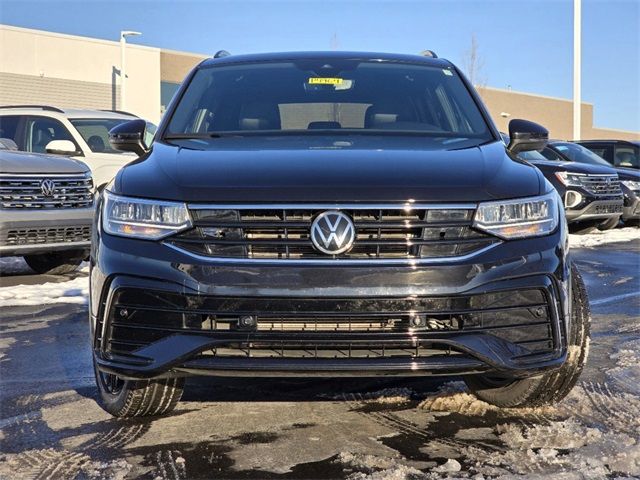 2022 Volkswagen Tiguan SE R-Line Black