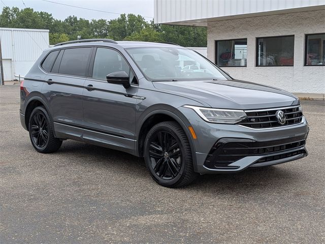 2022 Volkswagen Tiguan SE R-Line Black