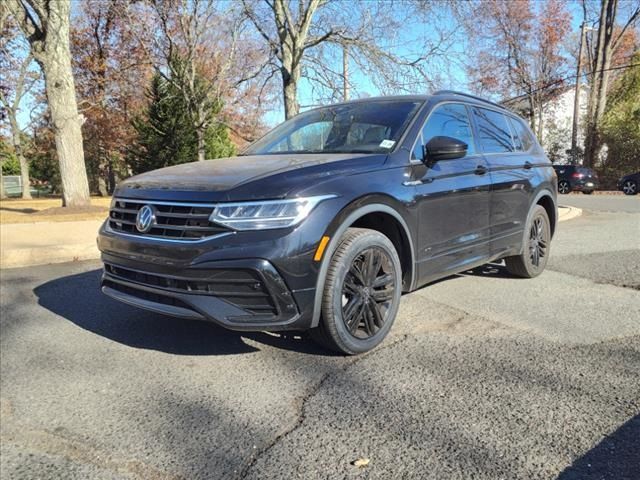 2022 Volkswagen Tiguan SE R-Line Black