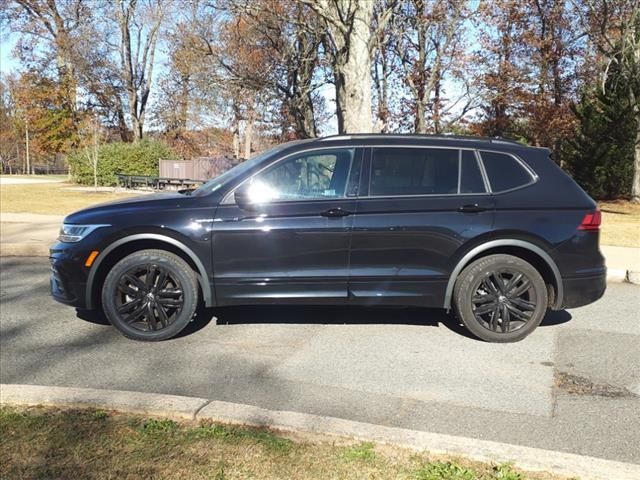 2022 Volkswagen Tiguan SE R-Line Black