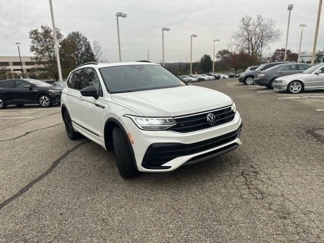 2022 Volkswagen Tiguan SE R-Line Black