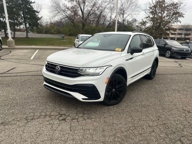 2022 Volkswagen Tiguan SE R-Line Black