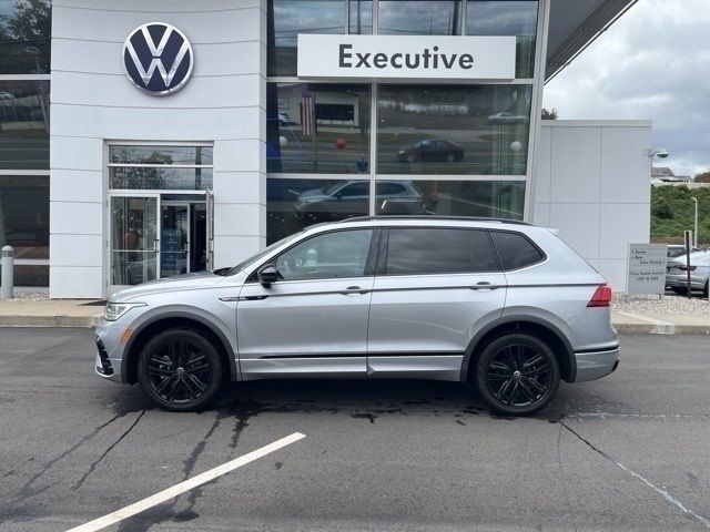 2022 Volkswagen Tiguan SE R-Line Black