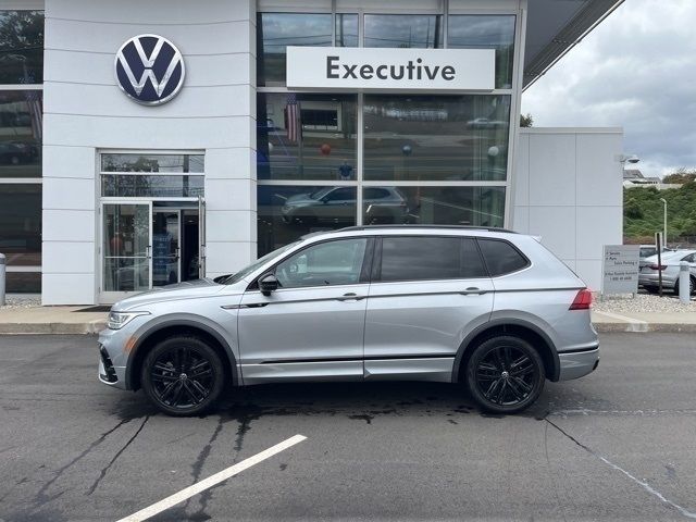 2022 Volkswagen Tiguan SE R-Line Black