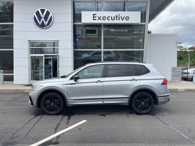 2022 Volkswagen Tiguan SE R-Line Black