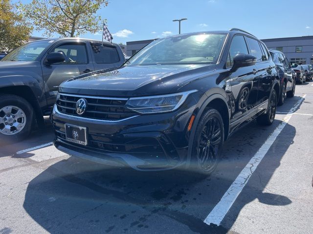 2022 Volkswagen Tiguan SE R-Line Black