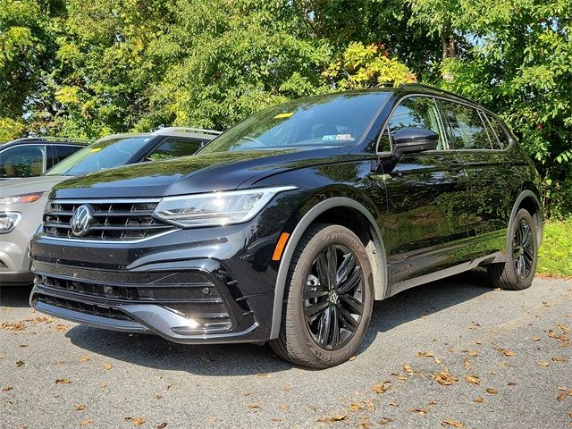 2022 Volkswagen Tiguan SE R-Line Black