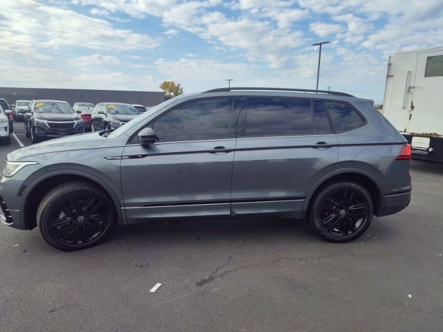 2022 Volkswagen Tiguan SE R-Line Black