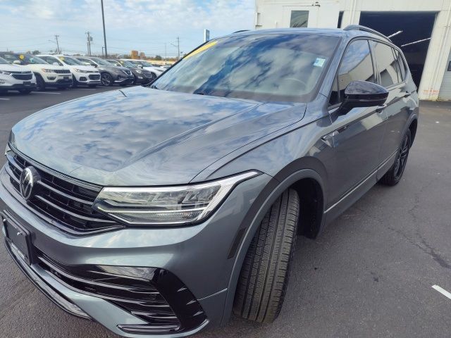 2022 Volkswagen Tiguan SE R-Line Black