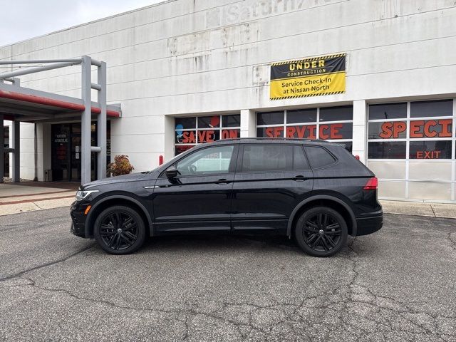 2022 Volkswagen Tiguan SE R-Line Black