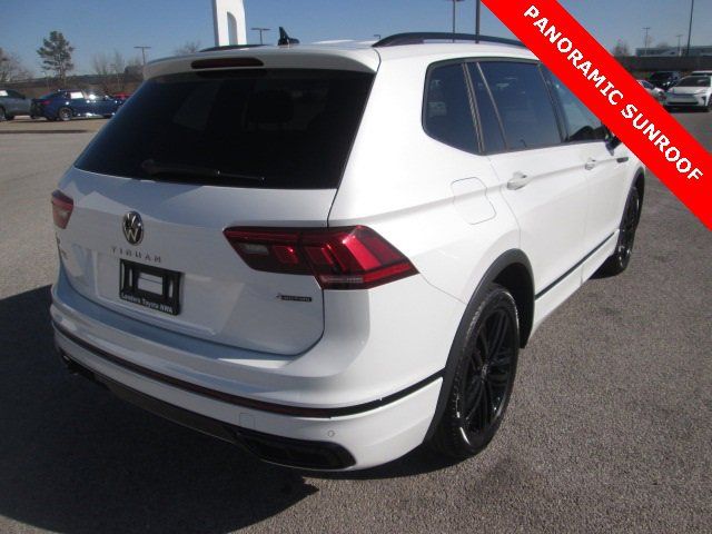 2022 Volkswagen Tiguan SE R-Line Black