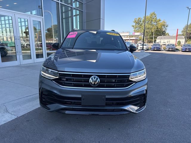 2022 Volkswagen Tiguan SE R-Line Black