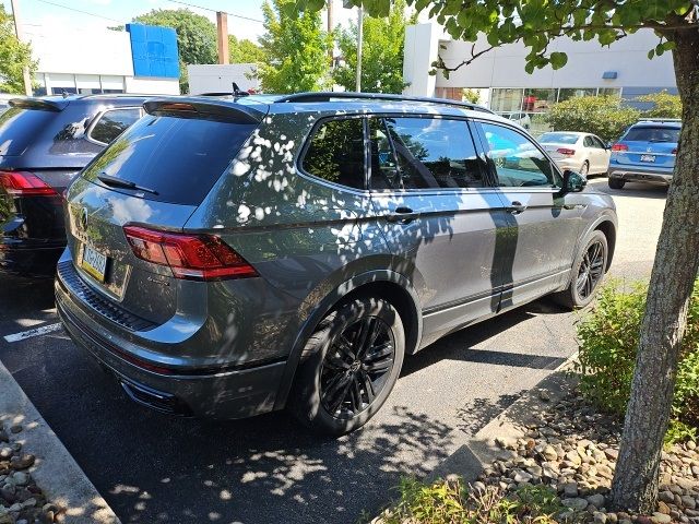 2022 Volkswagen Tiguan SE R-Line Black