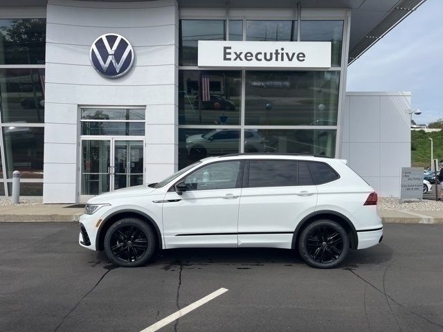 2022 Volkswagen Tiguan SE R-Line Black