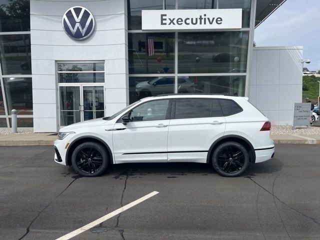 2022 Volkswagen Tiguan SE R-Line Black