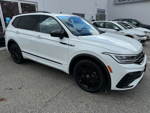 2022 Volkswagen Tiguan SE R-Line Black