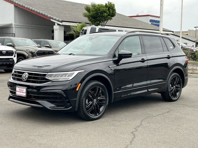 2022 Volkswagen Tiguan SE R-Line Black