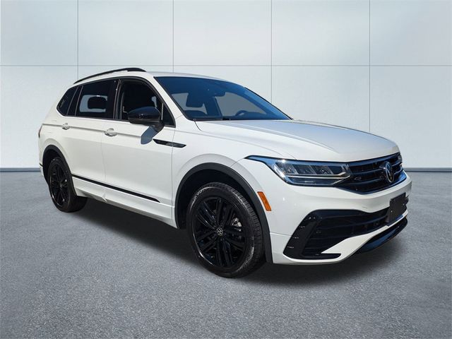 2022 Volkswagen Tiguan SE R-Line Black