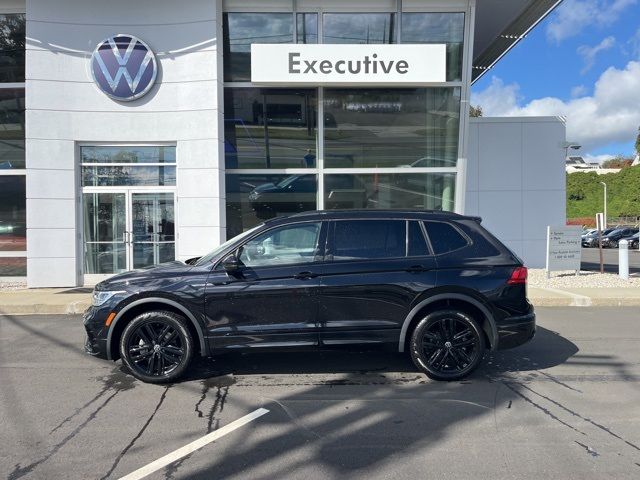 2022 Volkswagen Tiguan SE R-Line Black