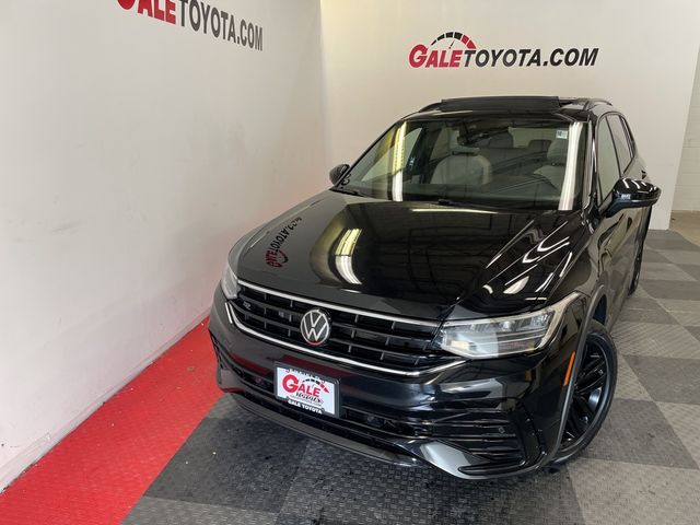 2022 Volkswagen Tiguan SE R-Line Black