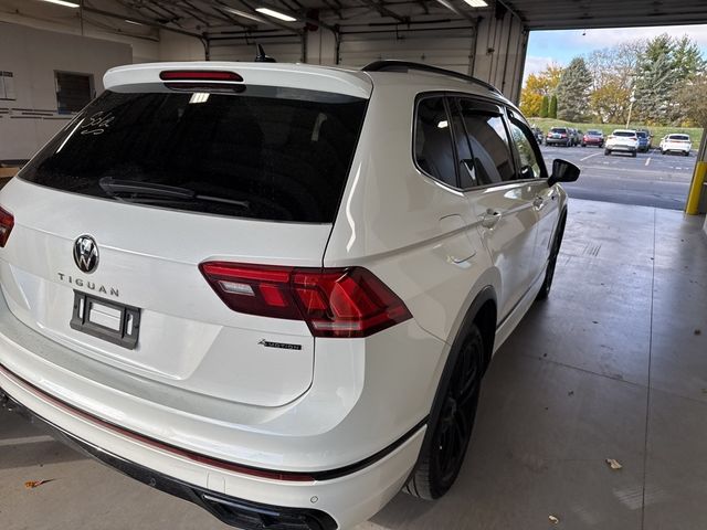 2022 Volkswagen Tiguan SE R-Line Black