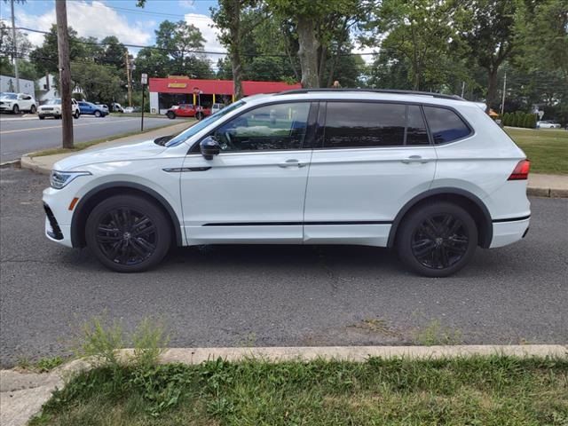 2022 Volkswagen Tiguan SE R-Line Black