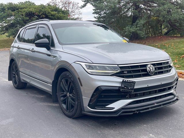 2022 Volkswagen Tiguan SE R-Line Black