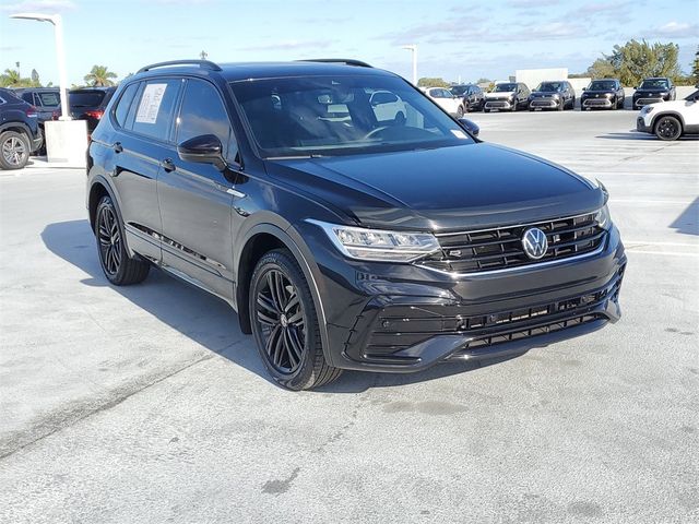 2022 Volkswagen Tiguan SE R-Line Black