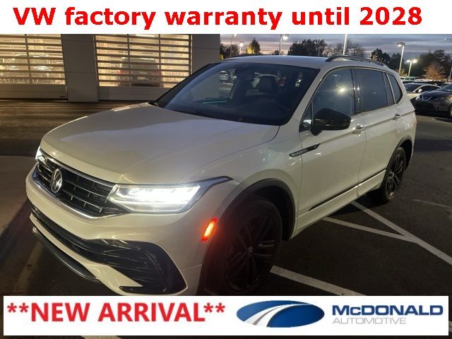 2022 Volkswagen Tiguan SE R-Line Black