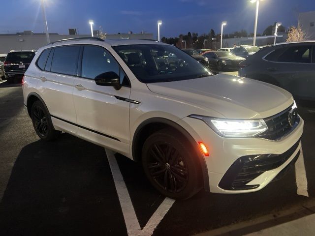 2022 Volkswagen Tiguan SE R-Line Black