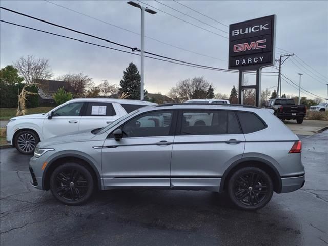 2022 Volkswagen Tiguan SE R-Line Black