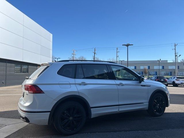 2022 Volkswagen Tiguan SE R-Line Black