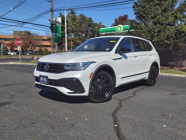 2022 Volkswagen Tiguan SE R-Line Black